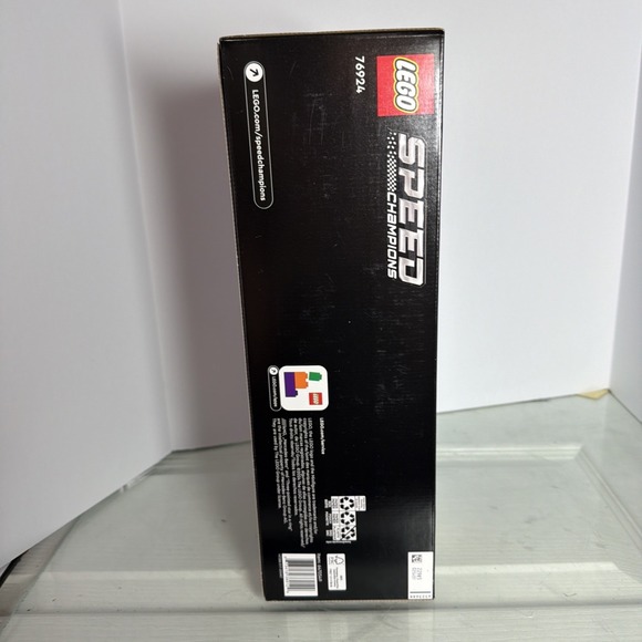 LEGO SPEED CHAMPIONS: Mercedes-AMG G 63 & Mercedes-AMG Sl 63 (76924) - Picture 6 of 10